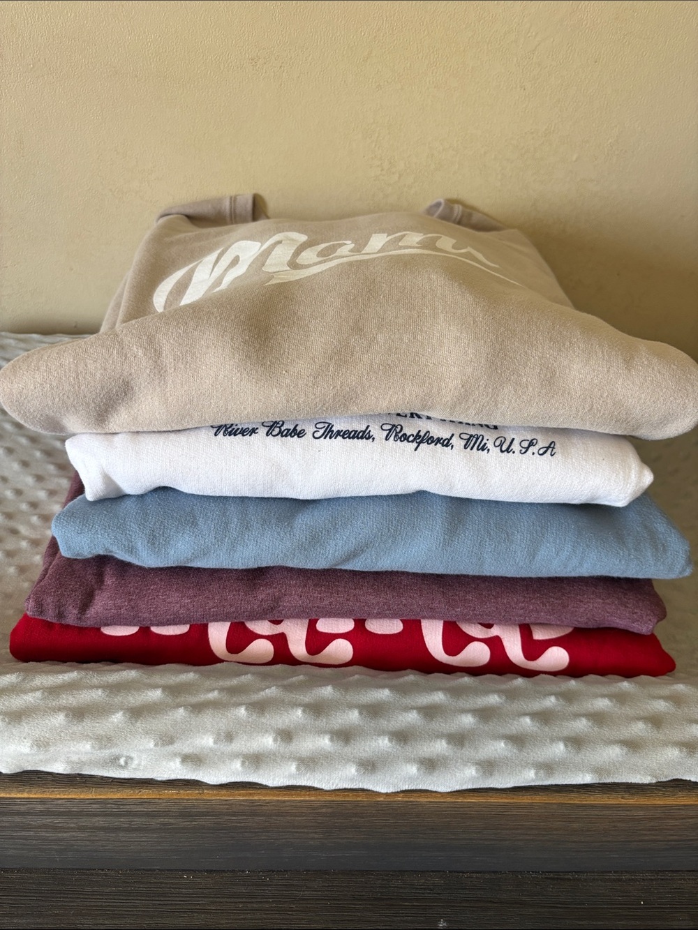 Bundle of 5 womens crew neck “mom” sweatshirts